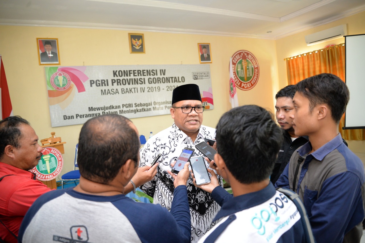 Ketua PGRI Gorontalo Eduart Wolok Usulkan Dana Desa Bisa Gaji Honorer