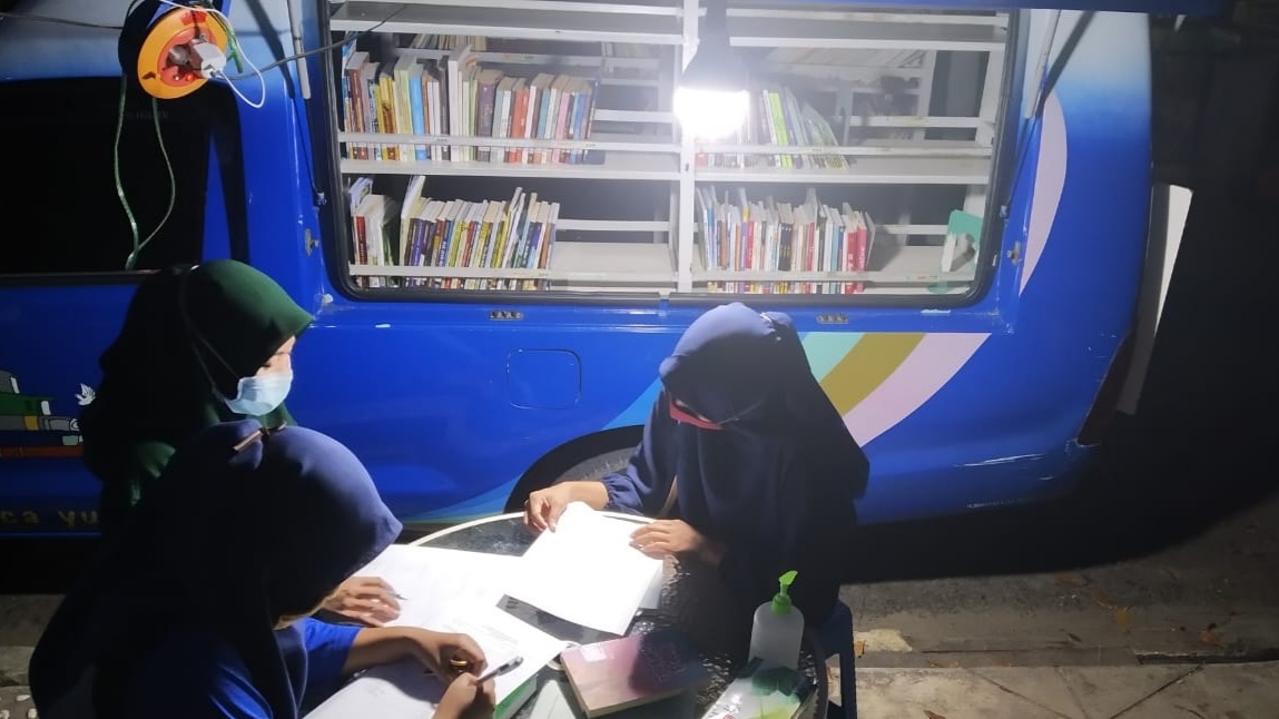 Perpustakaan Keliling yang digagas oleh Dinas Kearsipan dan Perpustakaan Kota Gorontalo (Foto: Humas Pemkot Gorontalo)