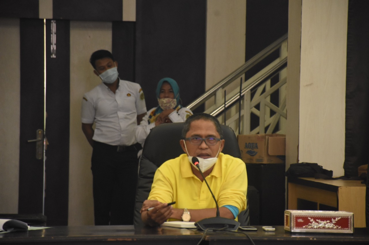 Sekda Kota Gorontalo, Ismail Madjid saat memimpin rapat pelaksanaan PEN (Foto: Humas Pemkot Gorontalo)