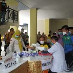 Walikota Gorontalo saat melakukan skrining