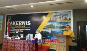 Walikota Gorontalo, Marten Taha saat memberikan arahan pada Rakernis Pelaksanaan Program Infrastruktur Prioritas Tahun 2021 (Foto: Bayu Harundja)