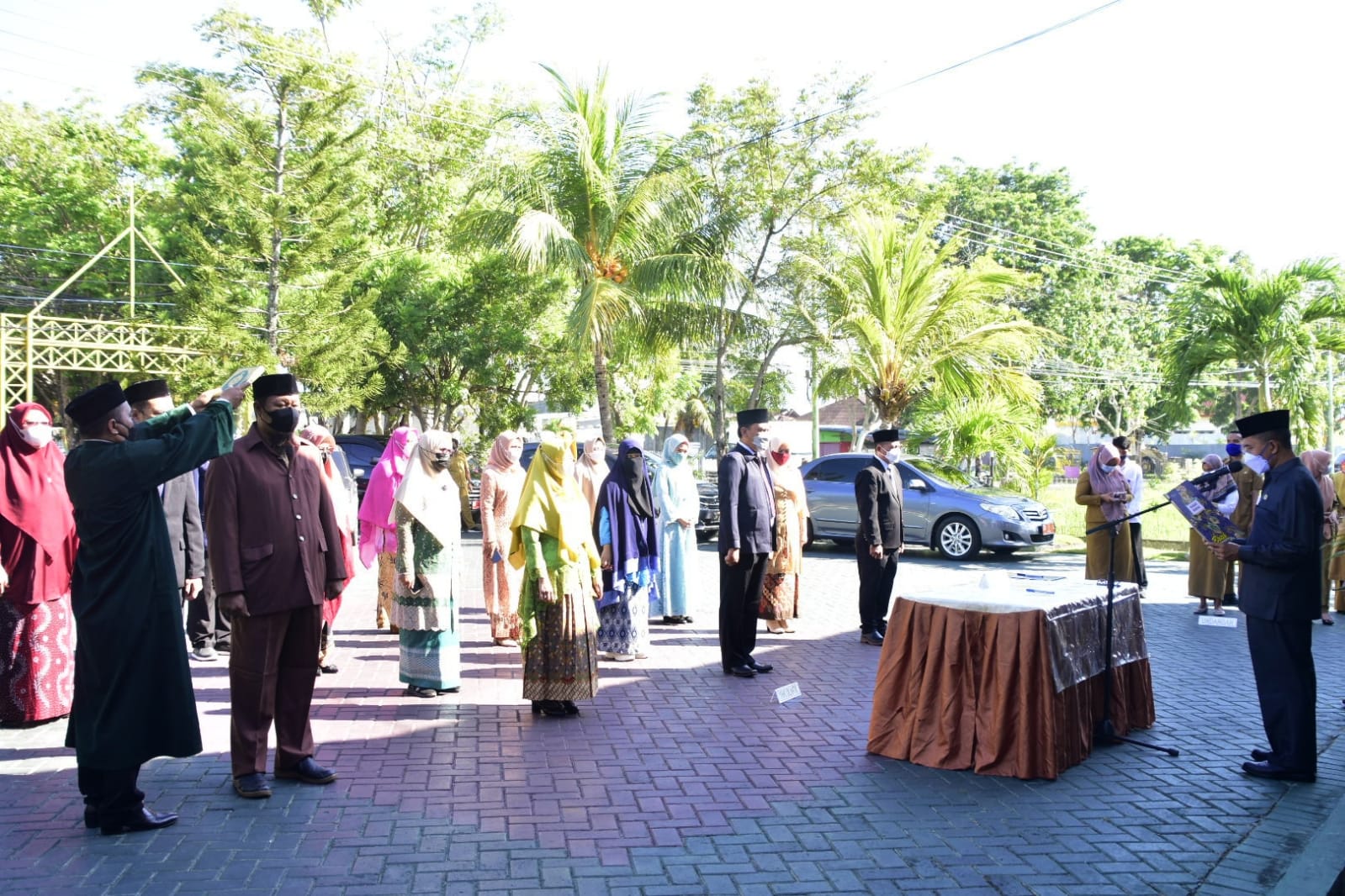Sekretaris Daerah Kota Gorontalo saat melantik pejabat