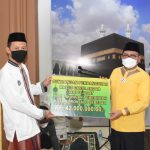 Walikota Gorontalo serahkan bantuan pembangunan Masjid Darul Arqam Kota Gorontalo